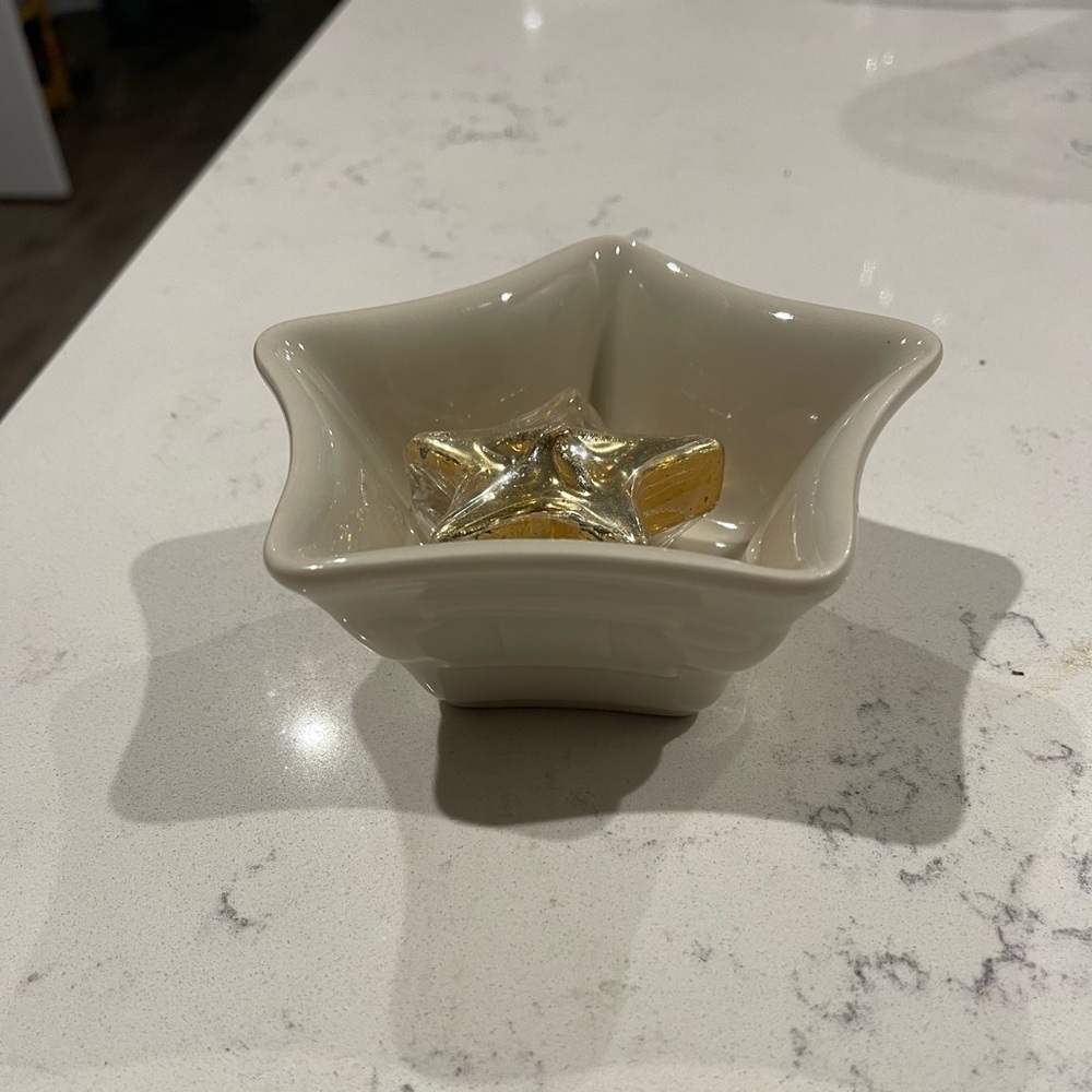 Like new Longaberger star pottery dish